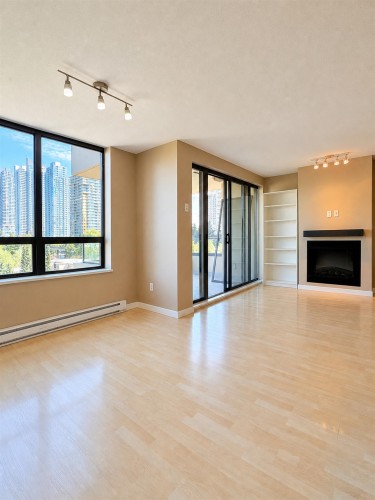 602-4333 Central Boulevard, Burnaby, BC - Indoor With Fireplace