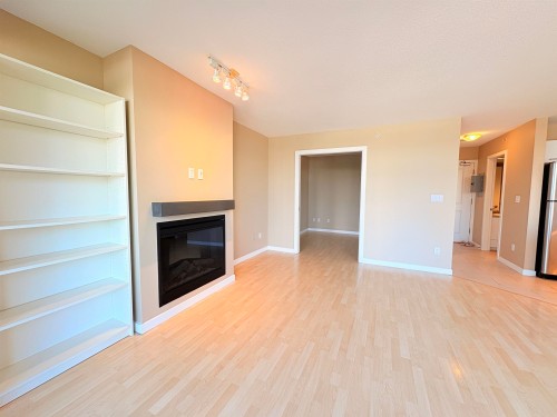 602-4333 Central Boulevard, Burnaby, BC - Indoor Photo Showing Living Room With Fireplace