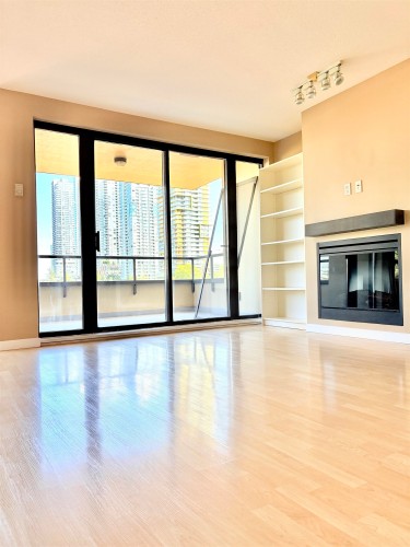 602-4333 Central Boulevard, Burnaby, BC - Indoor Photo Showing Other Room