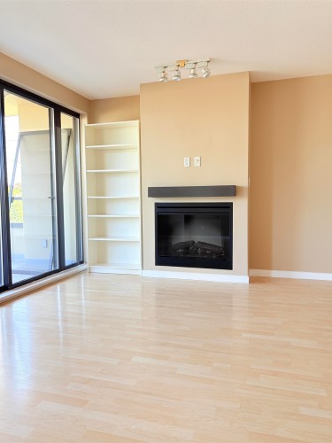 602-4333 Central Boulevard, Burnaby, BC - Indoor Photo Showing Other Room With Fireplace