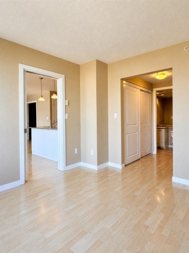 602-4333 Central Boulevard, Burnaby, BC - Indoor