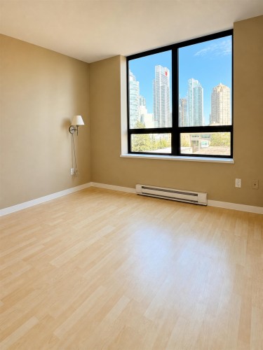 602-4333 Central Boulevard, Burnaby, BC - Indoor Photo Showing Other Room