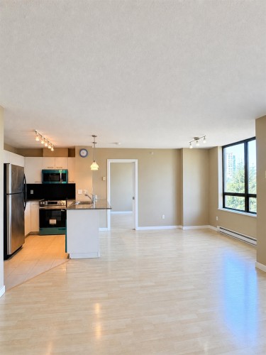 602-4333 Central Boulevard, Burnaby, BC - Indoor Photo Showing Kitchen