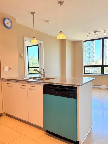 602-4333 Central Boulevard, Burnaby, BC - Indoor