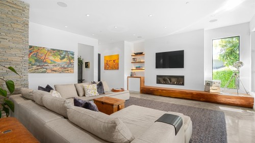 2650 Rosebery Avenue, West Vancouver, BC - Indoor Photo Showing Living Room With Fireplace