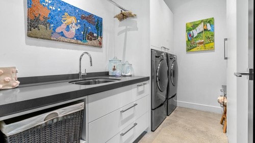 2650 Rosebery Avenue, West Vancouver, BC - Indoor Photo Showing Laundry Room