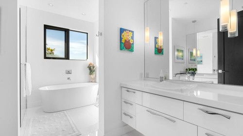 2650 Rosebery Avenue, West Vancouver, BC - Indoor Photo Showing Bathroom