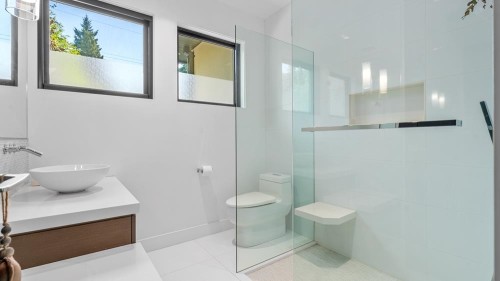 2650 Rosebery Avenue, West Vancouver, BC - Indoor Photo Showing Bathroom