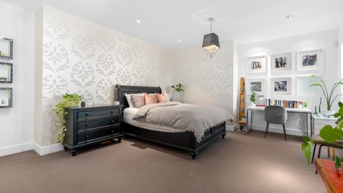 2650 Rosebery Avenue, West Vancouver, BC - Indoor Photo Showing Bedroom