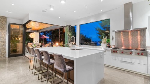 2650 Rosebery Avenue, West Vancouver, BC - Indoor Photo Showing Kitchen With Upgraded Kitchen