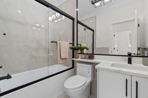 8073 18Th Avenue, Burnaby, BC - Indoor Photo Showing Bathroom