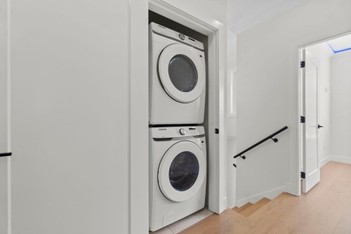 8073 18Th Avenue, Burnaby, BC - Indoor Photo Showing Laundry Room