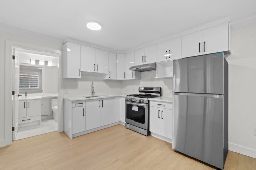 8073 18Th Avenue, Burnaby, BC - Indoor Photo Showing Kitchen
