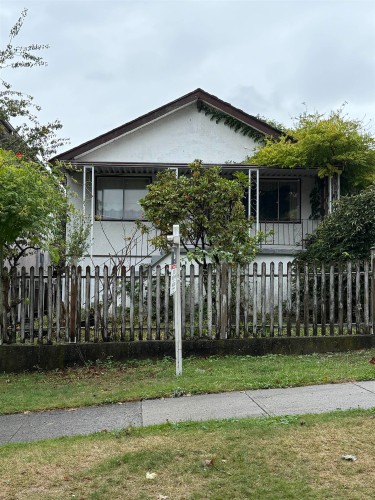 3409 Pender Street E, Vancouver, BC - Outdoor