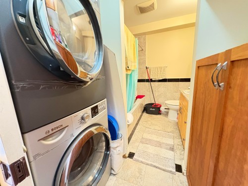 1784 Coquitlam Avenue, Port Coquitlam, BC - Indoor Photo Showing Laundry Room