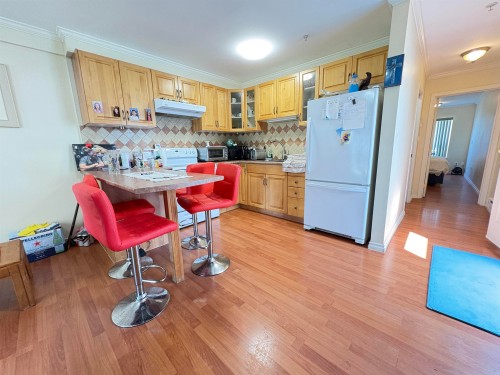 1784 Coquitlam Avenue, Port Coquitlam, BC - Indoor Photo Showing Kitchen With Double Sink