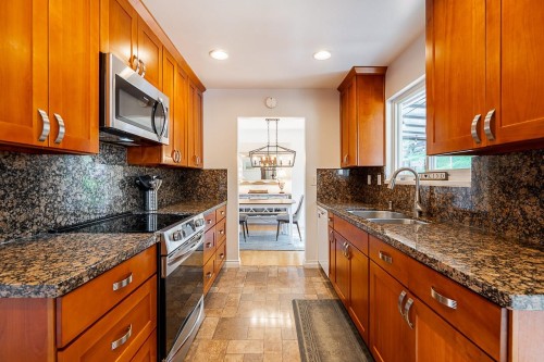1062 Spar Drive, Coquitlam, BC - Indoor Photo Showing Kitchen With Double Sink