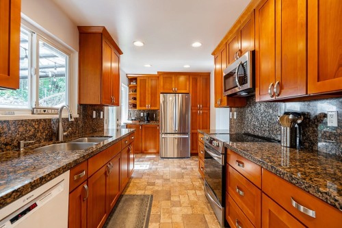 1062 Spar Drive, Coquitlam, BC - Indoor Photo Showing Kitchen With Double Sink