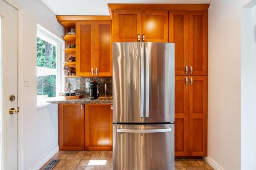 1062 Spar Drive, Coquitlam, BC - Indoor Photo Showing Kitchen