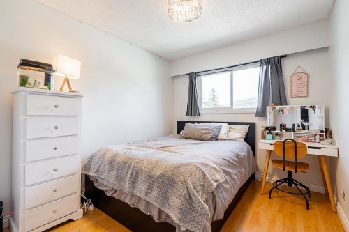 1062 Spar Drive, Coquitlam, BC - Indoor Photo Showing Bedroom