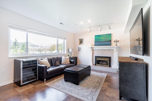 1062 Spar Drive, Coquitlam, BC - Indoor Photo Showing Living Room With Fireplace