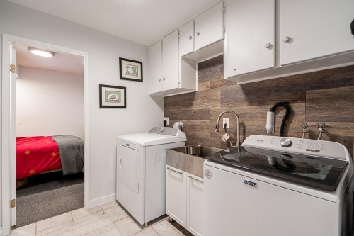 1062 Spar Drive, Coquitlam, BC - Indoor Photo Showing Laundry Room