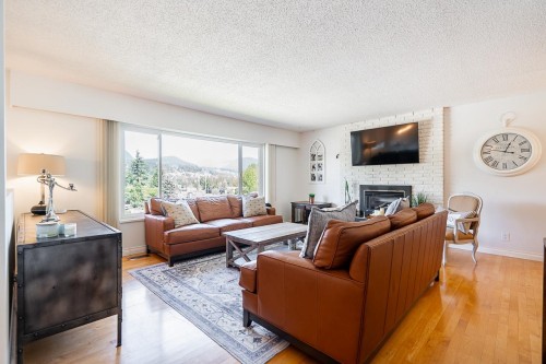 1062 Spar Drive, Coquitlam, BC - Indoor Photo Showing Living Room With Fireplace