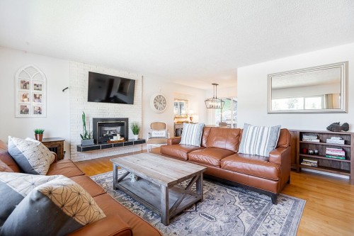 1062 Spar Drive, Coquitlam, BC - Indoor Photo Showing Living Room With Fireplace