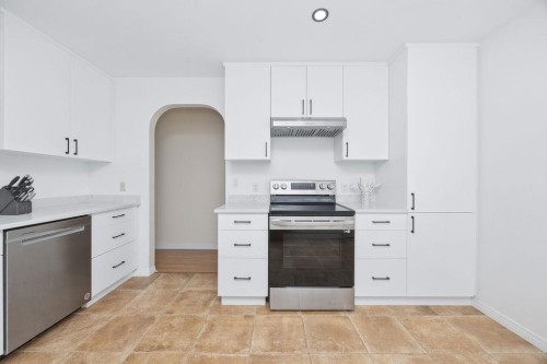 5636 Cascade Crescent, Sechelt, BC - Indoor Photo Showing Kitchen