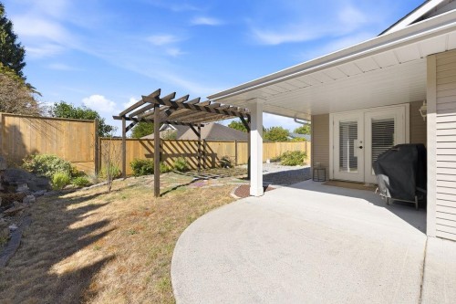 5636 Cascade Crescent, Sechelt, BC - Outdoor With Deck Patio Veranda