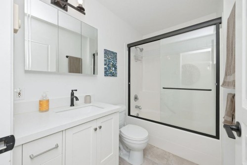 5636 Cascade Crescent, Sechelt, BC - Indoor Photo Showing Bathroom