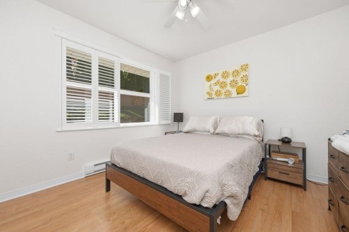 5636 Cascade Crescent, Sechelt, BC - Indoor Photo Showing Bedroom
