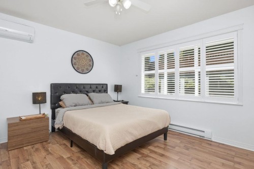 5636 Cascade Crescent, Sechelt, BC - Indoor Photo Showing Bedroom