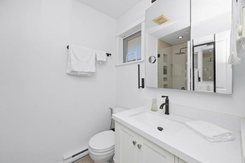 5636 Cascade Crescent, Sechelt, BC - Indoor Photo Showing Bathroom