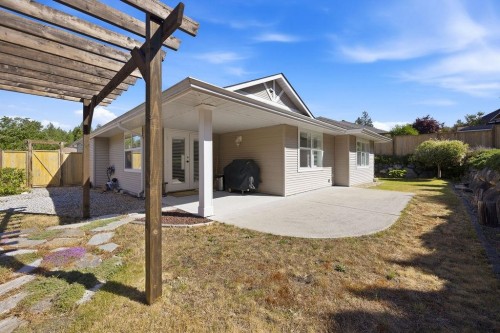 5636 Cascade Crescent, Sechelt, BC - Outdoor