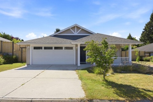 5636 Cascade Crescent, Sechelt, BC - Outdoor With Deck Patio Veranda