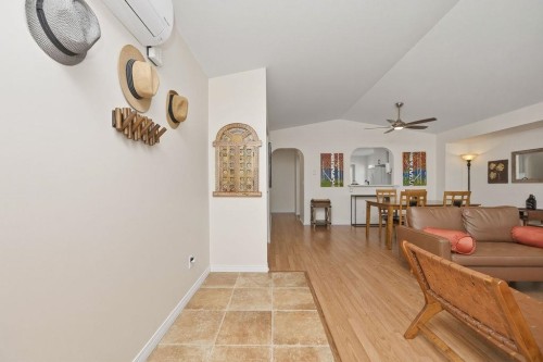 5636 Cascade Crescent, Sechelt, BC - Indoor Photo Showing Living Room