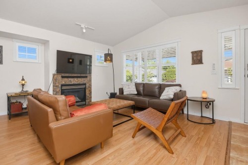 5636 Cascade Crescent, Sechelt, BC - Indoor Photo Showing Living Room With Fireplace