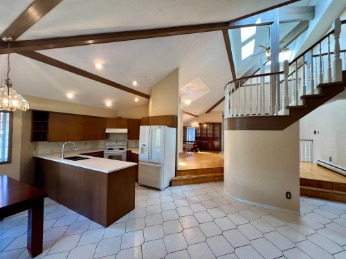 1888 Walnut Crescent, Coquitlam, BC - Indoor Photo Showing Kitchen
