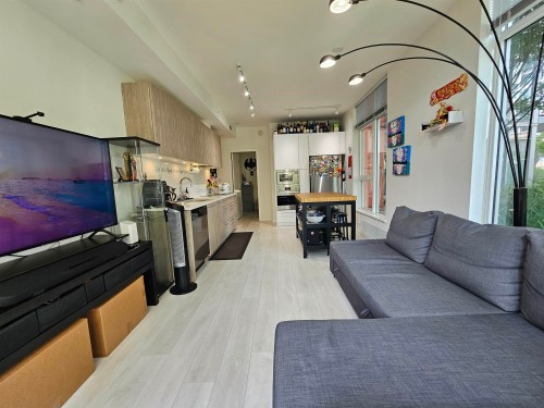 201-691 North Road, Coquitlam, BC - Indoor Photo Showing Living Room