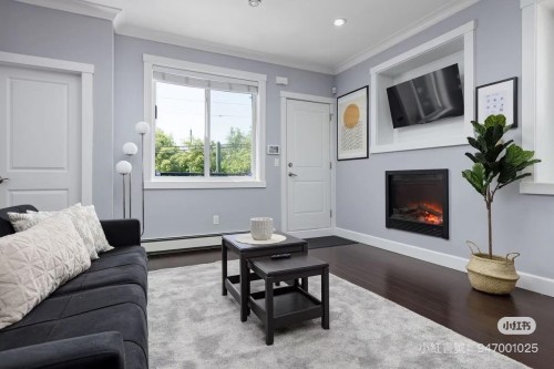 192 44Th Avenue E, Vancouver, BC - Indoor Photo Showing Living Room With Fireplace