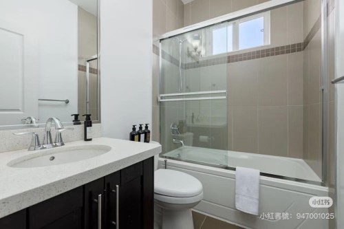 192 44Th Avenue E, Vancouver, BC - Indoor Photo Showing Bathroom