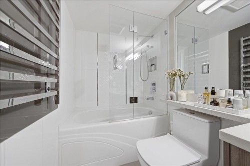 2301-288 Ungless Way, Port Moody, BC - Indoor Photo Showing Bathroom