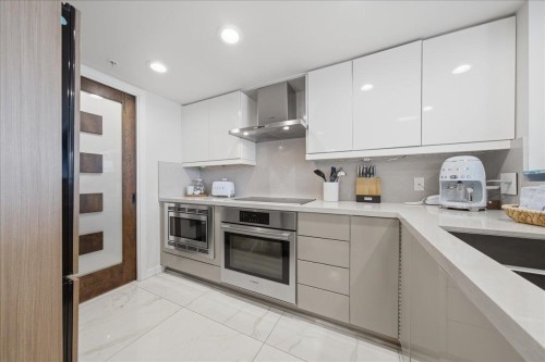2301-288 Ungless Way, Port Moody, BC - Indoor Photo Showing Kitchen With Upgraded Kitchen