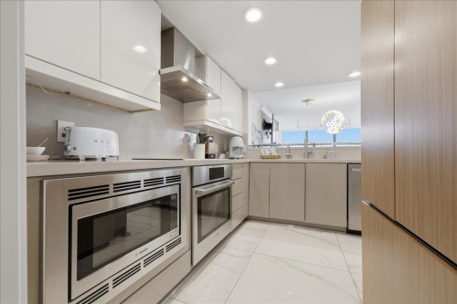 2301-288 Ungless Way, Port Moody, BC - Indoor Photo Showing Kitchen With Upgraded Kitchen