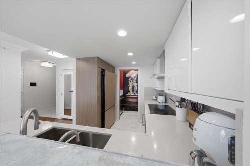 2301-288 Ungless Way, Port Moody, BC - Indoor Photo Showing Kitchen With Upgraded Kitchen