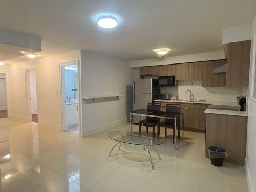 Halifax + Cliff Ave, Burnaby, BC - Indoor Photo Showing Kitchen