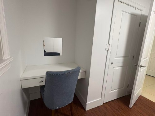 Halifax + Cliff Ave, Burnaby, BC - Indoor Photo Showing Office