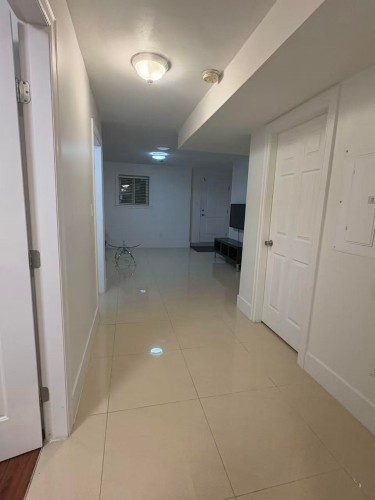 Halifax + Cliff Ave, Burnaby, BC - Indoor Photo Showing Other Room