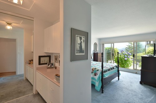 21-544 Eaglecrest Drive, Gibsons, BC - Indoor Photo Showing Bedroom